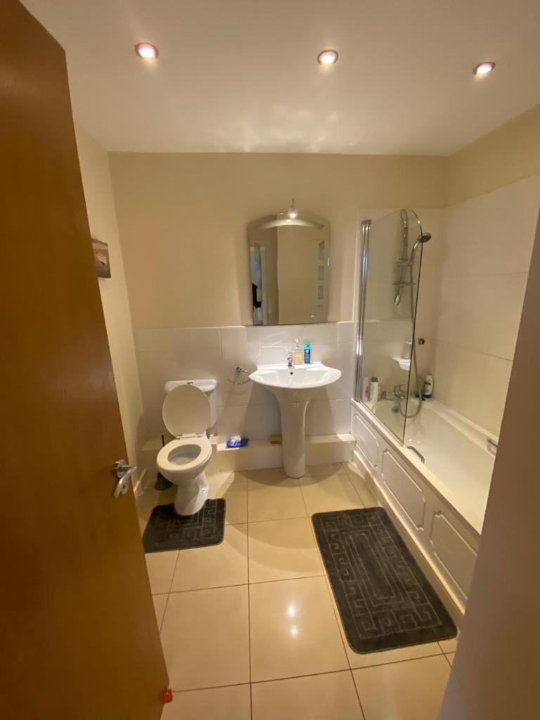 Dorm Room 5-6 People Shared Bathroom Outside Room Dublín Exterior foto
